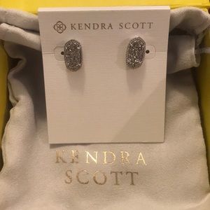 BRAND NEW KENDRA SCOTT Ellie stud earrings!!